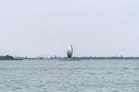 上海周末怎么玩？浦东有个滴水湖，绕一圈10公里，还可以上岛玩图片