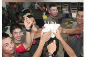 真甜！网友送抗洪战士110杯爱心奶茶图片