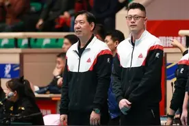 王宝泉即将退休，谁来执教天津？魏秋月夫妇呼声高，女儿被抵制图片
