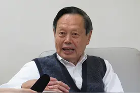 杨振宁的子孙全部定居美国，他为什么晚年回国？真是为了养老吗？图片