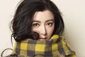 陈廷嘉时尚品味独特，淋漓尽致的女性柔美，自信大方图片