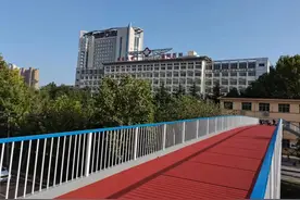咸阳又一座人行天桥今天开通！这2条公交线路有变！多站点取消图片