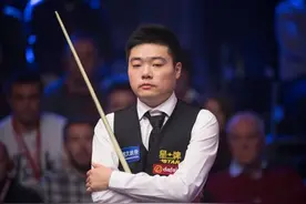 一次采访让丁俊晖邂逅爱情！她成丁俊晖生命中重要的三个女人之一图片