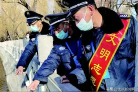 三分钟一条命，太原迎泽公园保安勇救落水女子图片