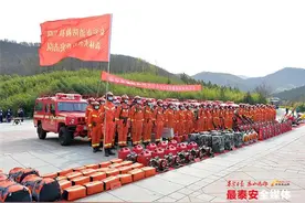 模拟山林起火 泰安消防进行实战拉动演练图片