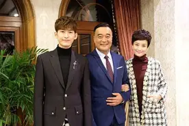 演员李颖：“儿子”是张翰，女儿是金紫薇，如今52岁依然魅力不减图片