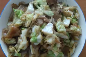 大家好，我是葛姐，今天做个圆白菜炒粉皮，既简单又好吃！图片