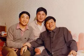马季二徒弟赵炎，为师父捧哏近三十年，跻身全国十大笑星第五名图片