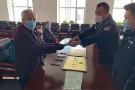 雷霆出击 速侦速破——长春市公安局绿园分局破获系列手机扒窃案并召开返赃大会图片
