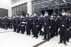 赣州：15地警方同时行动，多人涉黄涉赌被现场带走！图片