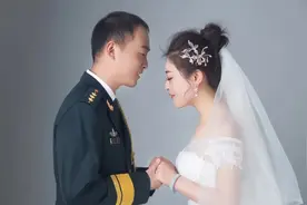 从校服到婚纱，爱情长跑12载，成就军恋最好的模样图片