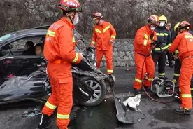 三车相撞，天然气货车储气罐发生泄漏…通化消防紧急救援！图片