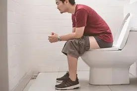 上厕所玩手机，有3个天大的好处！2件小事做到位，玩得更放心图片