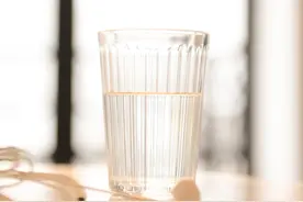 如果你没有办法戒烟，记住要喝这三种水，对肺部健康好图片