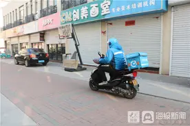 外卖员季雪林：严寒在路上 温暖在手中图片