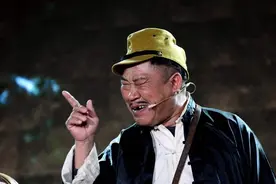 歪嘴“丑星”杜旭东，谎称一米八五欺骗美娇妻，如今女儿模样俊美图片