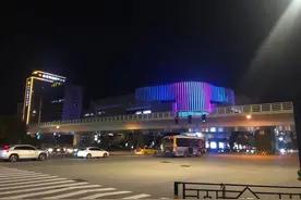 舟山普陀区东港中心商圈，东港最热闹人流量最大的地方图片