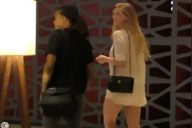 中场绞肉机戴维斯的私生活，勾搭国米老板的相好，殴打历任女友图片