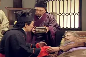 明明有自己的儿子与亲信，陶谦为什么要把徐州让给刘备？图片