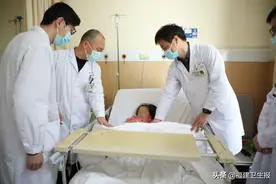 致命！宁德一3岁宝宝被安全带勒成肠破裂！医生：成人安全带是儿童“危险绳”图片