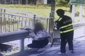“救命！我被挟持了！”车内传来呼救声，她果断出手图片