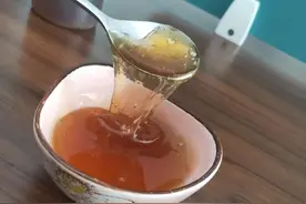 女朋友的头发变得又黑又长后，居然开始打起我的主意图片