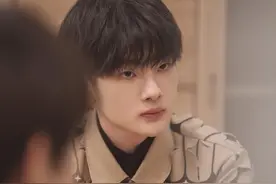周震南整套造型简约雅致，充满绅士格调图片