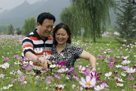 唐国强二婚妻子罕见照曝光：前妻在除夕夜上吊自杀图片