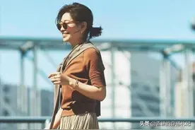 女人过了50岁，夏天穿裙子要牢记这“三不要”，容易显老没气质图片
