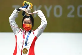 奥运获首金女孩杨倩，不仅是清华学霸，私底下原来是个“小可爱”图片