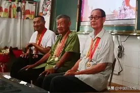 听了这个故事，小学生课上哭成泪人……图片
