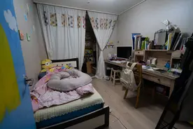 她把出租屋爆改成“糖果屋”，五彩斑斓真漂亮，网友：可以出道了图片