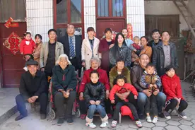 百岁老太太为80岁女儿过生日 画面很暖心图片