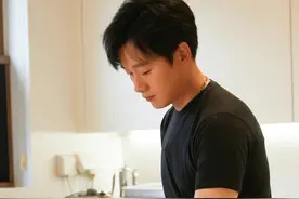 佟大为给家人下厨做饭，一看就是东北风味，网友：佟大食堂真不错图片