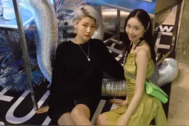 陈露与王萌同框，一个甜美可爱，一个下身“扮失踪”，都挺有魅力图片