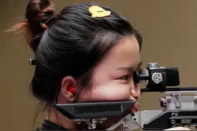 奥运冠军、清华学霸，上赛场都要美美哒，举重女将美甲也不输阵图片