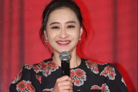 陈德容保养的太好了，穿这么土气显老的裙子，也不像奔五的年纪图片