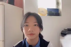 这位不专心上课的15岁女孩，震惊了几百万人，天赋是不会埋没的图片