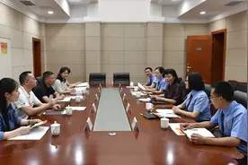 四川省委政研室机关党委书记王孝平一行到重庆市检察院交流机关党建工作图片