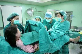 90后孕妈坚持剖腹产，说出原因后医生无奈：你以为剖腹产不受罪？图片