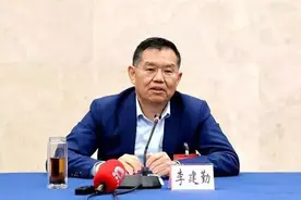市委书记：干部家里老人、小孩生病了等，需要请假的，工作放下，赶紧走，别因工作终身遗憾！图片