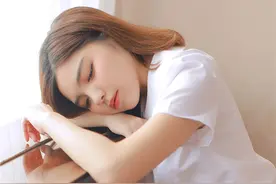 两性关系中，女人愿意与你“接吻”是因为爱你吗？男人要分清图片