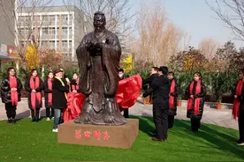 安阳儒联杨学法会长一行出席安阳幼专孔子圣像落成仪式图片