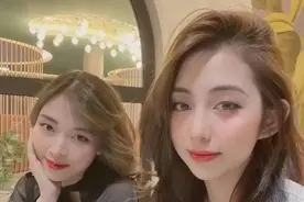 在越南咖啡馆的上班族图片