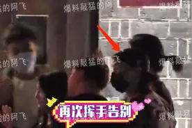 陈羽凡近况发福，聚餐时鞠躬弯腰态度谦卑，白百何片场大笑状态好图片