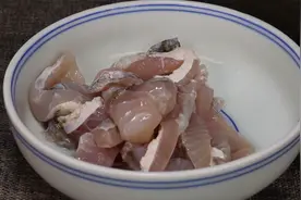酸菜鱼正宗做法，好多人都做错了，汤汁浓白，鱼片鲜嫩无腥味图片