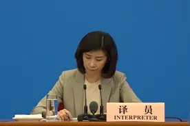 她是外交学院美女校花，中国女神级译员，蘑菇头美女，女王气场图片