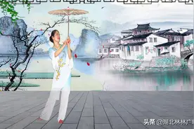 青石板 油纸伞 我在《江南雨》中静静地等待着丁香花的盛开图片