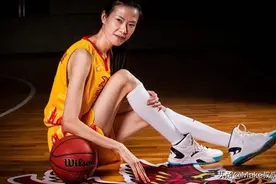 高个子篮球国手也有一颗少女心。篮球女神：许诺图片