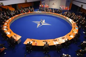 美国让北约各国增加军费，那中国军费1.3%的GDP占比够吗？图片